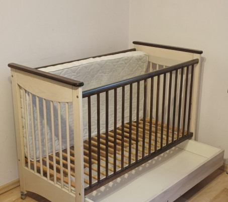 Oddam łóżeczko dziecięce z materacem - Zdjęcie 1