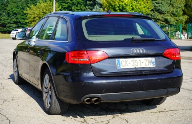 Audi A4 B8 2.0 TDI 143 KM 2009 r skóra, nawi, tempomat, klimatronik - Zdjęcie 5