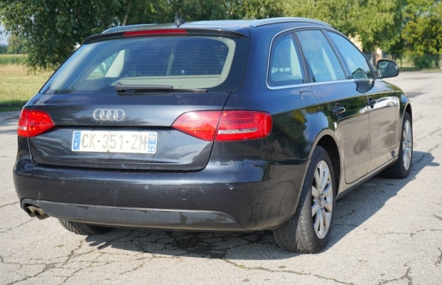 Audi A4 B8 2.0 TDI 143 KM 2009 r skóra, nawi, tempomat, klimatronik - Zdjęcie 3