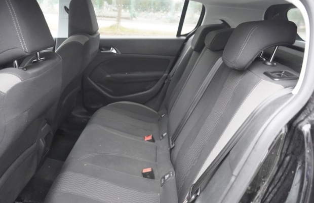 Peugeot 308 1.2 110 KM benzyna 2015 r przebieg 105 tys. km nawi tempomat - Zdjęcie 9