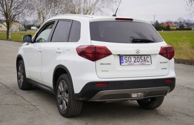 Suzuki Vitara 1.4 140 KM Automat 2019r 4x4 grzane fotele - Zdjęcie 2