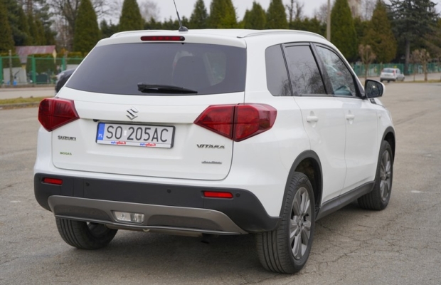 Suzuki Vitara 1.4 140 KM Automat 2019r 4x4 grzane fotele - Zdjęcie 8