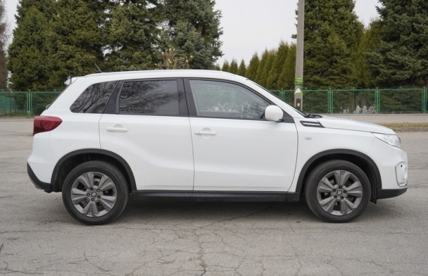 Suzuki Vitara 1.4 140 KM Automat 2019r 4x4 grzane fotele - Zdjęcie 5