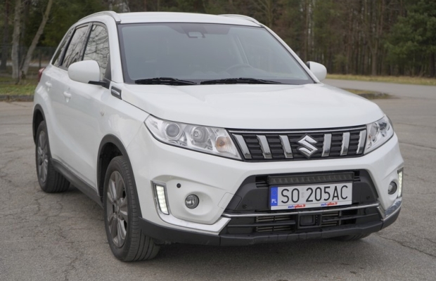 Suzuki Vitara 1.4 140 KM Automat 2019r 4x4 grzane fotele - Zdjęcie 7