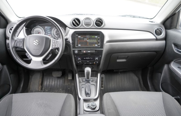 Suzuki Vitara 1.4 140 KM Automat 2019r 4x4 grzane fotele - Zdjęcie 6