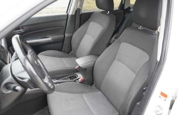 Suzuki Vitara 1.4 140 KM Automat 2019r 4x4 grzane fotele - Zdjęcie 4