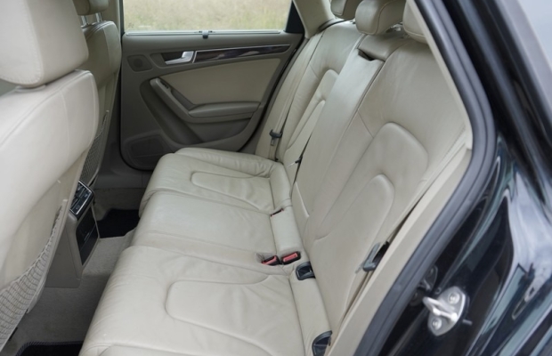 Audi A4 B8 2.0 TDI 143 KM 2009 r skóra, nawi, tempomat, klimatronik - Zdjęcie 9