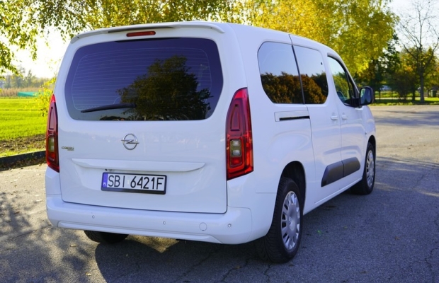 Opel Combo 1.2 110 KM. DŁUGI 2021 r polski salon nawigacja tempomat - Zdjęcie 7