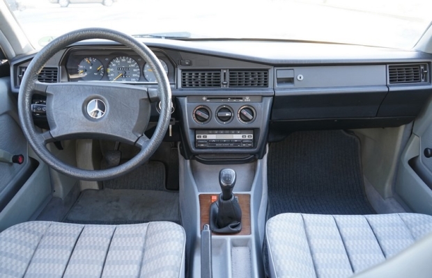 Mercedes 190 1.8 benzyna 109KM przebieg 194 tys km 1990r lub zamiana - Zdjęcie 7