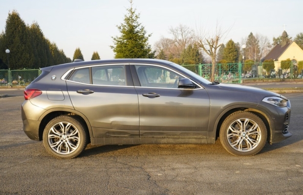 BMW X2 1.5 Hybryda Plug-in 220KM X-drive 4x4 2021r automat oryginalny - Zdjęcie 2