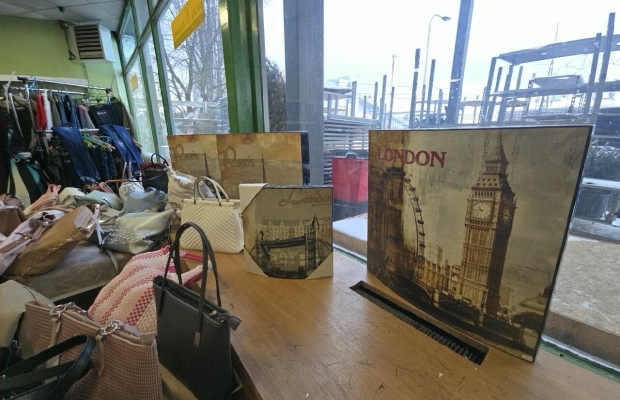 Wyprzedaż likwidacja sklepu kwiaty, biurka, antyki - Zdjęcie 4