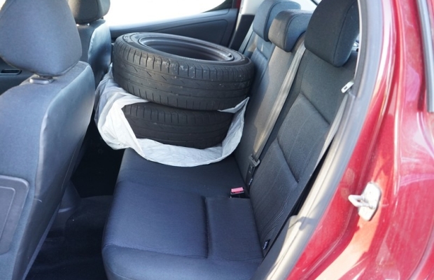 Peugeot 207 1.4 benzyna 88 km. 2006r klimatyzacja przebieg 150 tys. km. zadbany - Zdjęcie 9