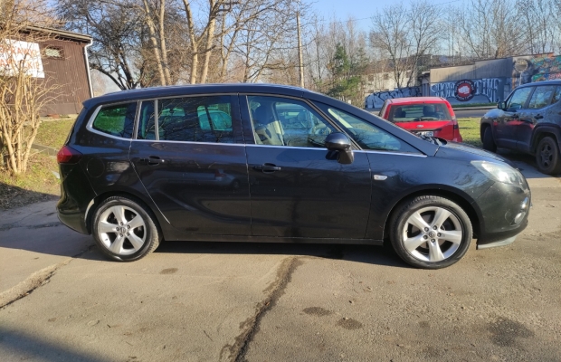 Opel Zafira Tourer 1.6 diesiel rok 2013 - Zdjęcie 1