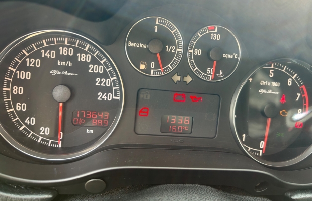 Sprzedam Alfa Romeo 147 1.6 benzyna TS - Zdjęcie 4