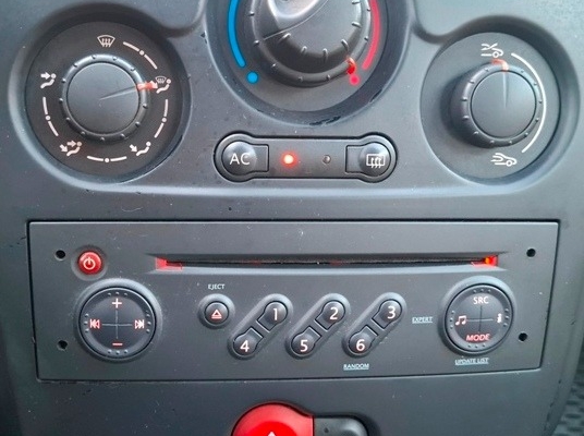 Renault Clio III Expression 1.2 16V 75KM Benzyna Klimatyzacja 5 drzwi Serwisowany Bardzo Ładny Kolor - Zdjęcie 10