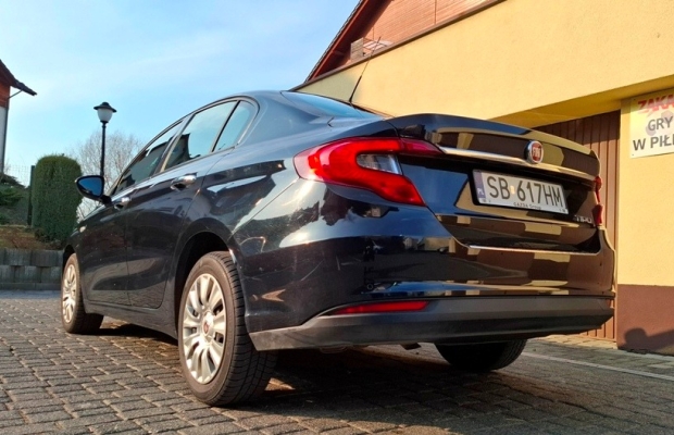 Fiat Tipo SALONOWY Klimatronic Parktronic Czarny Metalik Serwisowany Bezwypadkowy - Zdjęcie 4