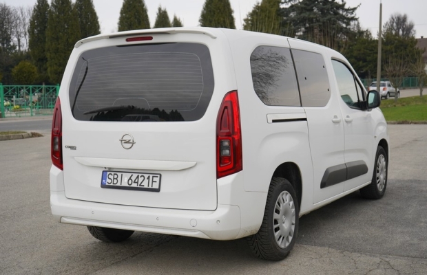 Opel Combo 1.2 110 KM. DŁUGI 2021 r polski salon nawigacja tempomat - Zdjęcie 6