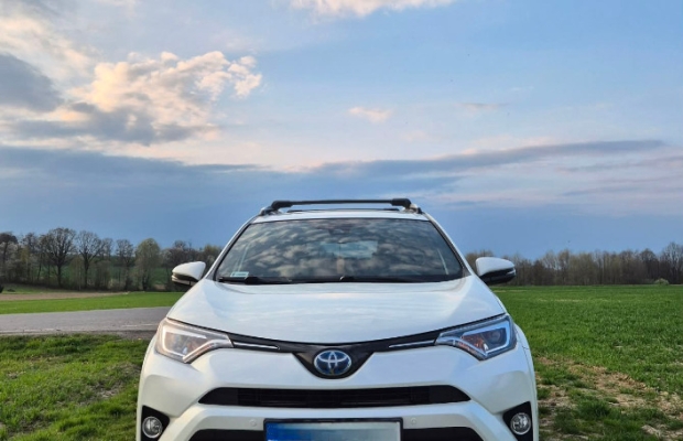 Elegancka Toyota RAV 4 HYBRYD 4*4 na sprzedaż