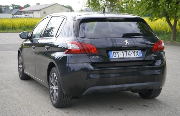 Peugeot 308 1.2 110 KM benzyna 2015 r przebieg 105 tys. km nawi tempomat - Zdjęcie 2