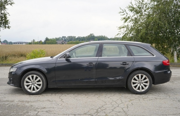 Audi A4 B8 2.0 TDI Common Rail143 KM 2009 r skóra, nawi, tempomat, klimatronik, bez korozji - Zdjęcie 2