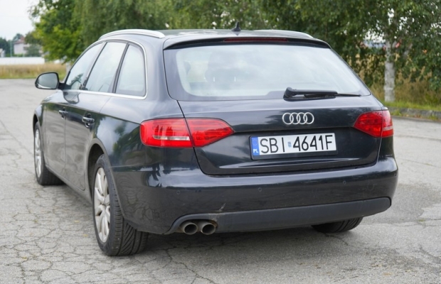 Audi A4 B8 2.0 TDI Common Rail143 KM 2009 r skóra, nawi, tempomat, klimatronik, bez korozji - Zdjęcie 3