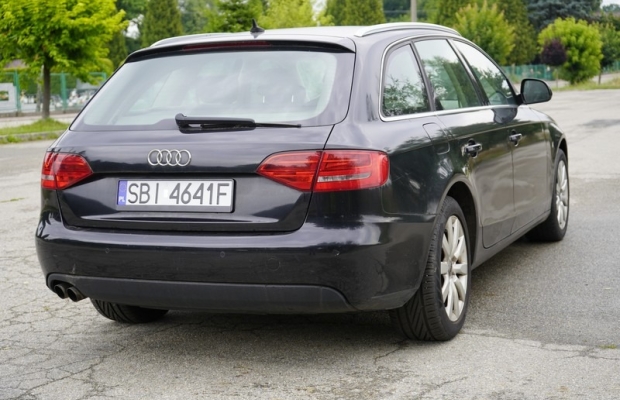 Audi A4 B8 2.0 TDI Common Rail143 KM 2009 r skóra, nawi, tempomat, klimatronik, bez korozji - Zdjęcie 4