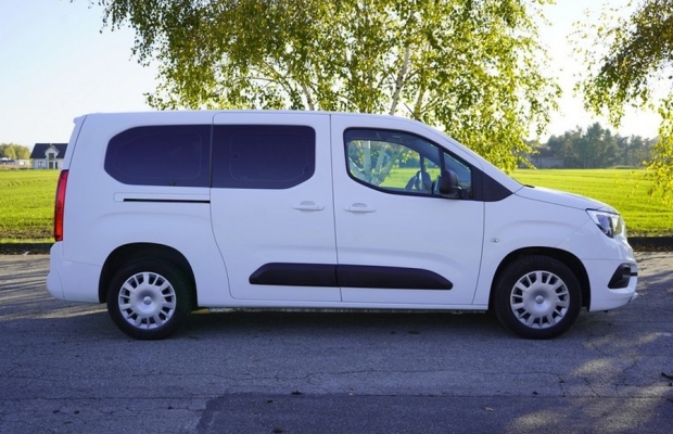 Opel Combo 1.2 110 KM. DŁUGI 2021 r polski salon nawigacja tempomat - Zdjęcie 2
