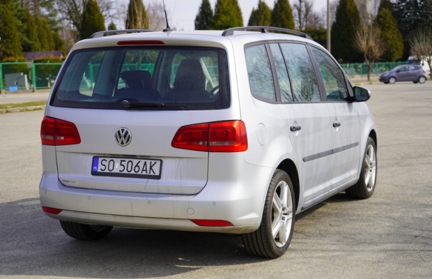 VW Touran 1.6 TDI 105 KM. Automat 2015 r oryginalny lakier - Zdjęcie 5