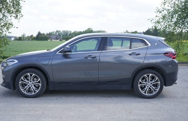 BMW X2 1.5 Hybryda Plug-in 220KM X-drive 4x4 2021r automat oryginalny - Zdjęcie 2