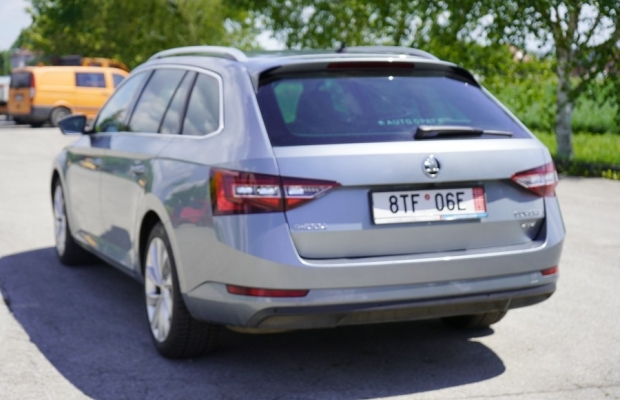 Skoda Superb III 2.0 TDI 190 KM. 4X4 automat 2017 r nawi skóra klimatronik radar 48700 zł netto +Vat od faktury - Zdjęcie 5