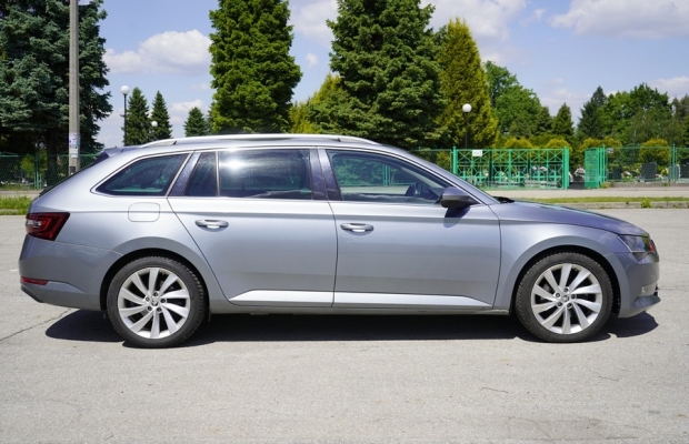 Skoda Superb III 2.0 TDI 190 KM. 4X4 automat 2017 r nawi skóra klimatronik radar 48700 zł netto +Vat od faktury - Zdjęcie 7