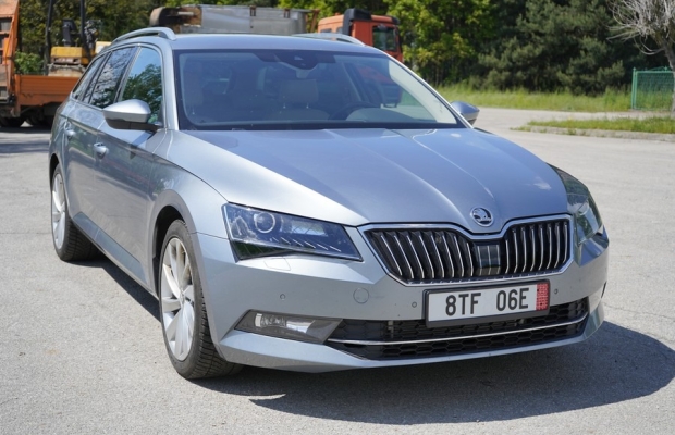 Skoda Superb III 2.0 TDI 190 KM. 4X4 automat 2017 r nawi skóra klimatronik radar 48700 zł netto +Vat od faktury - Zdjęcie 4
