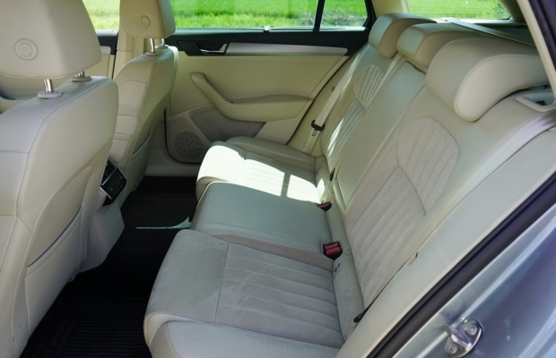 Skoda Superb III 2.0 TDI 190 KM. 4X4 automat 2017 r nawi skóra klimatronik radar 48700 zł netto +Vat od faktury - Zdjęcie 8