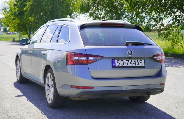 Skoda Superb III 2.0 TDI 190 KM. 4X4 automat 2017 r nawi skóra klimatronik radar faktura Vat marża - Zdjęcie 2