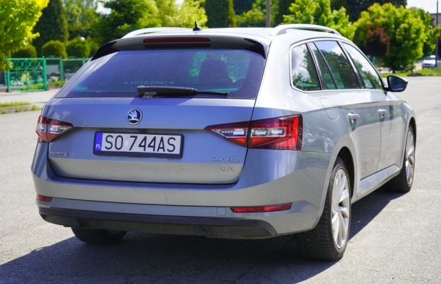 Skoda Superb III 2.0 TDI 190 KM. 4X4 automat 2017 r nawi skóra klimatronik radar faktura Vat marża - Zdjęcie 4