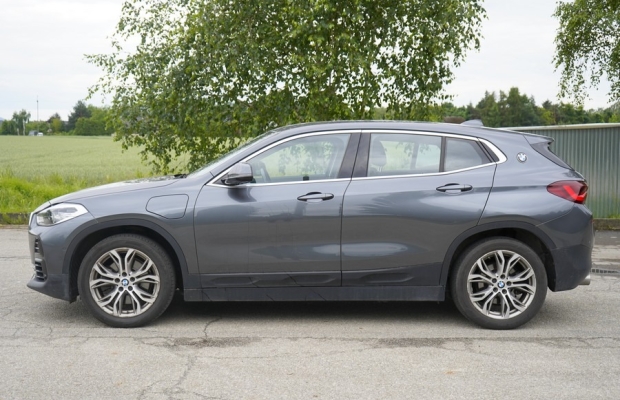 BMW X2 1.5 Hybryda Plug-in 220KM X-drive 4x4 2021r automat oryginalny - Zdjęcie 2