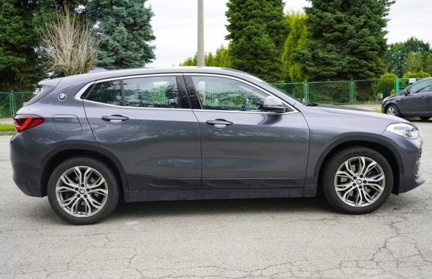 BMW X2 1.5 Hybryda Plug-in 220KM X-drive 4x4 2021r automat oryginalny - Zdjęcie 4
