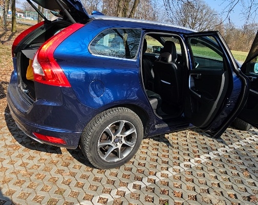 Sprzedam samochód osobowy volvoxc60 - Zdjęcie 5