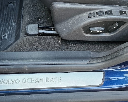 Sprzedam samochód osobowy volvoxc60 - Zdjęcie 9
