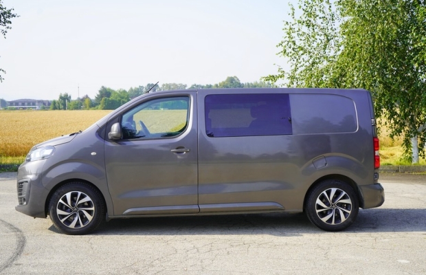 Citroen Jumpy 2.0 HDI 177 KM 2017 rok automat 6 osobowy przebieg 178 tys. km. nawigacja tempomat hak 2000 kg - Zdjęcie 2