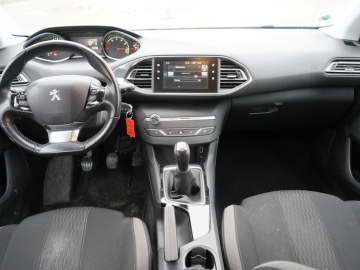 Zdjęcie: Peugeot 308 1.2 110 KM benzyna 2015 r przebieg 105 tys. km nawi tempomat