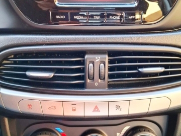 Zdjęcie: Fiat Tipo SALONOWY Klimatronic Parktronic Czarny Metalik Serwisowany Bezwypadkowy