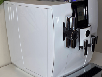 Zdjęcie: Ekspres do kawy JURA J6 Piano White – automatyczny, używany, bardzo dobry stan, świeżo po profesjonalnym serwisie.